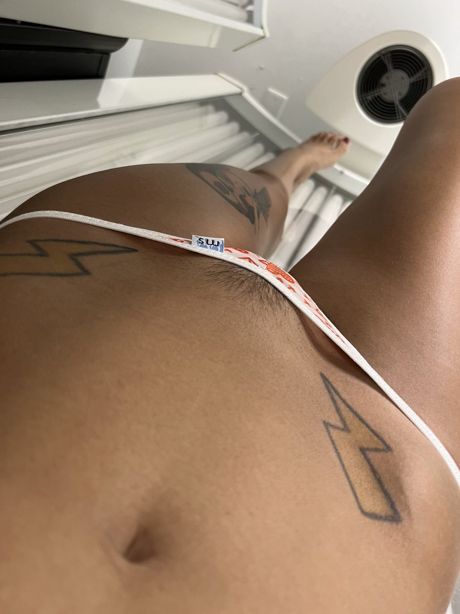 RT if you want to see how deep this bikini bridge goes 👙