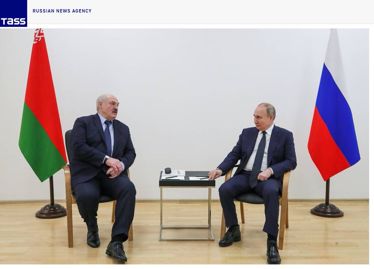 miauit's tweet photo. Ma dove si sono incontrati 'sti due? al ristorante ikea di Minsk?

#Putin &amp; #Lukashenko https://t.co/S6W4oDP283