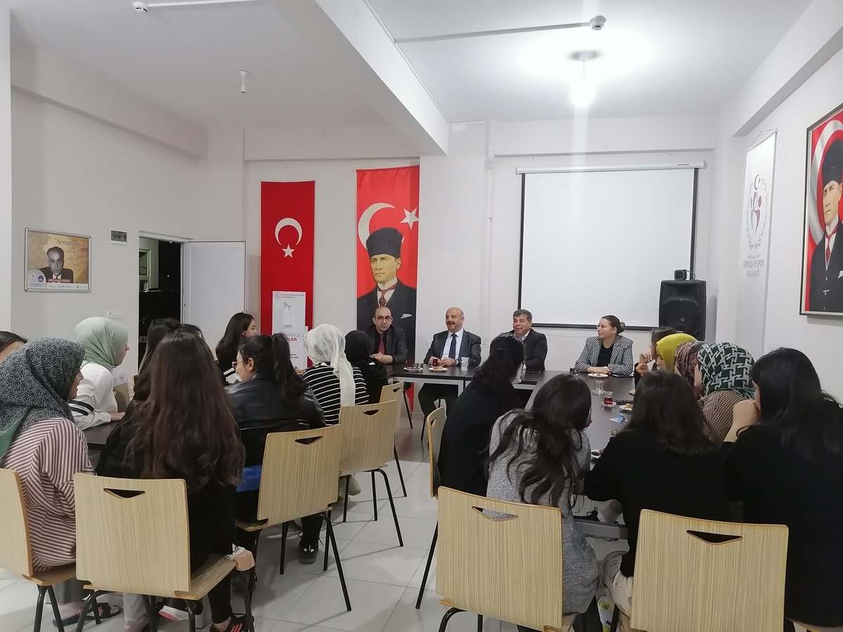 Kumluca Kaymakamımız Kız öğrencilerimizle yurdumuzda iftara katıldı. İftar sonrası Kaymakamımız öğrencilerimizle sohbet etmişlerdir.