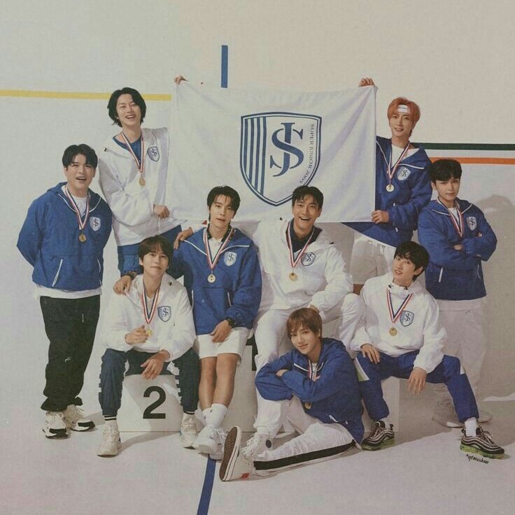Juriana_Drew's tweet photo. "CUANDO NO PAVIMENTASTE EL CAMINO POR QUE TU LO ABRISTE" este año decidí stanear a puro TALENTO. No conocía ni quise conocer el Kpop por varios motivos...Pero ellos vinieron a cambiar todo, como siempre lo hacen 
SUPER JUNIOR REYES DEL KPOP 
#슈퍼주니어 #SUPERJUNIOR https://t.co/Rds7bfyPHV