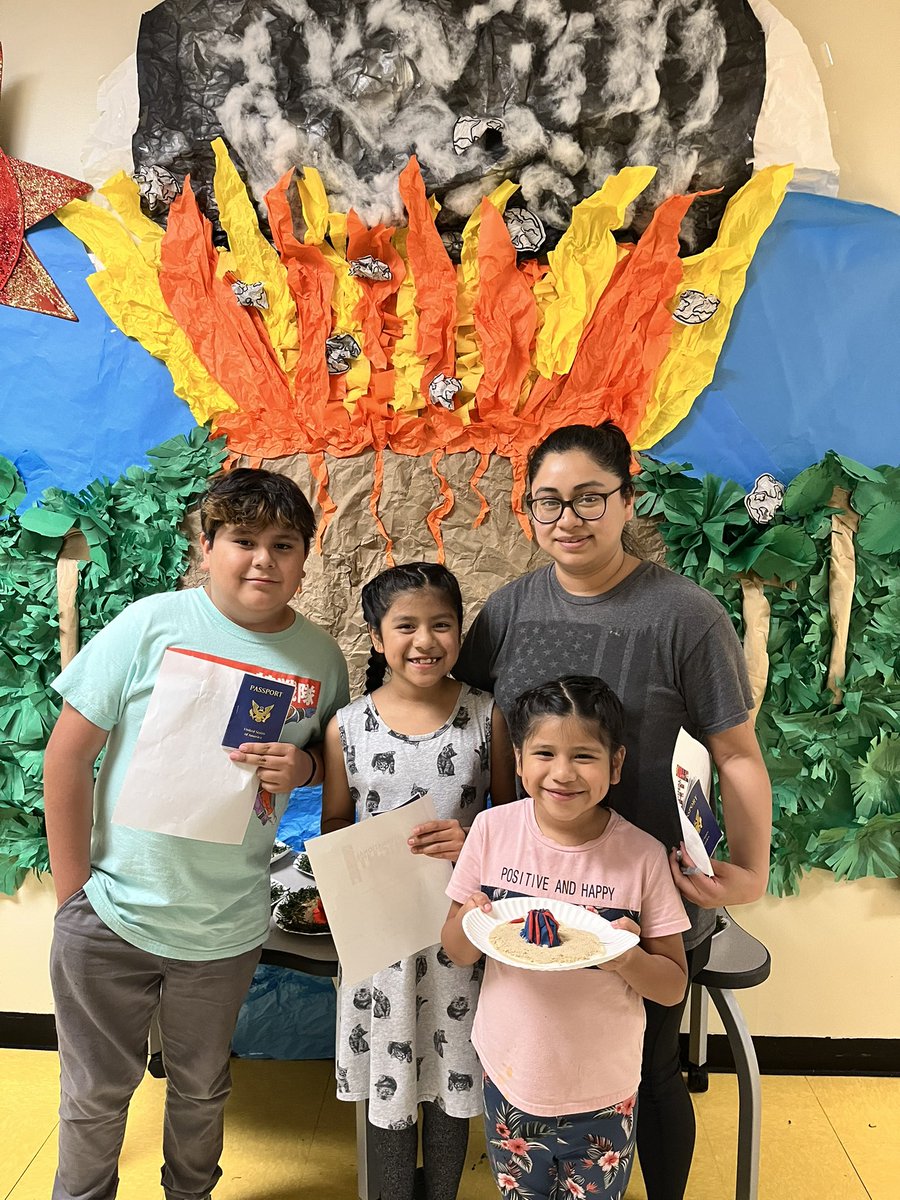 WalterBickettES's tweet photo. Reconnecting with WBES families at the International Night! 🇪🇬🇮🇹@Renee_McKinnon1 @WalterBickettES @UCPSNC @AGHoulihan @elenia_daniels https://t.co/xSaTUoVz6a