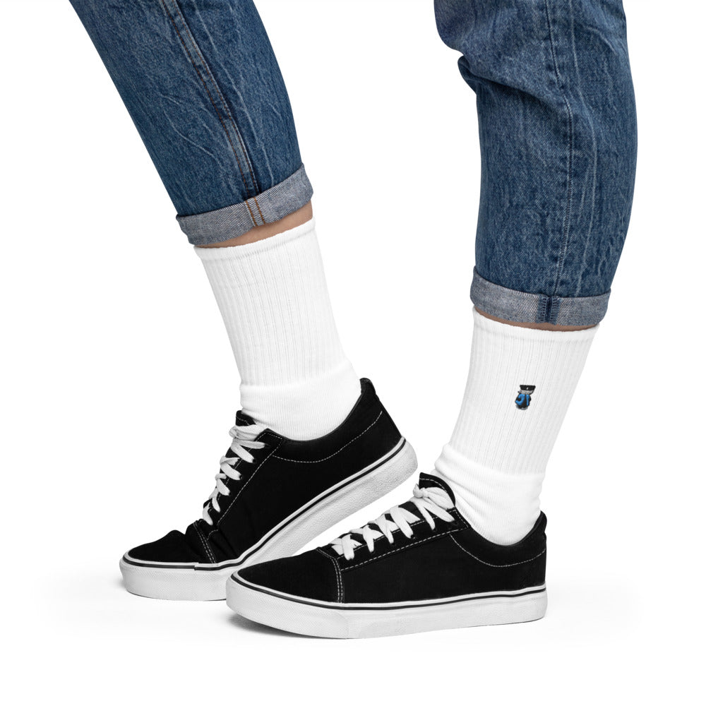 xolo_ten's tweet photo. Protect your legs with these stunning #embroiderd socks! Limited-edition, low-quantity--with a high resale value! Don't miss out on these cool socks as they'll be gone May 5th---take a look now, visit the link in our bio! #clothingbrand #designer #fashion https://t.co/mCmuw9uwIS
