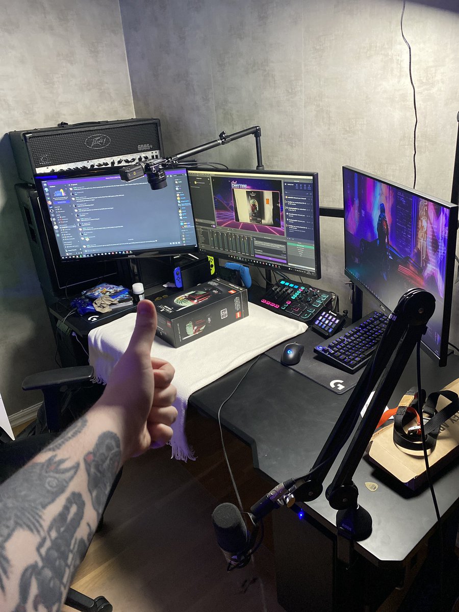 Coofster1's tweet photo. When you get a new mount from @elgato you know it’s gonna start some chaos with your stream setup! https://t.co/Awr95gva93