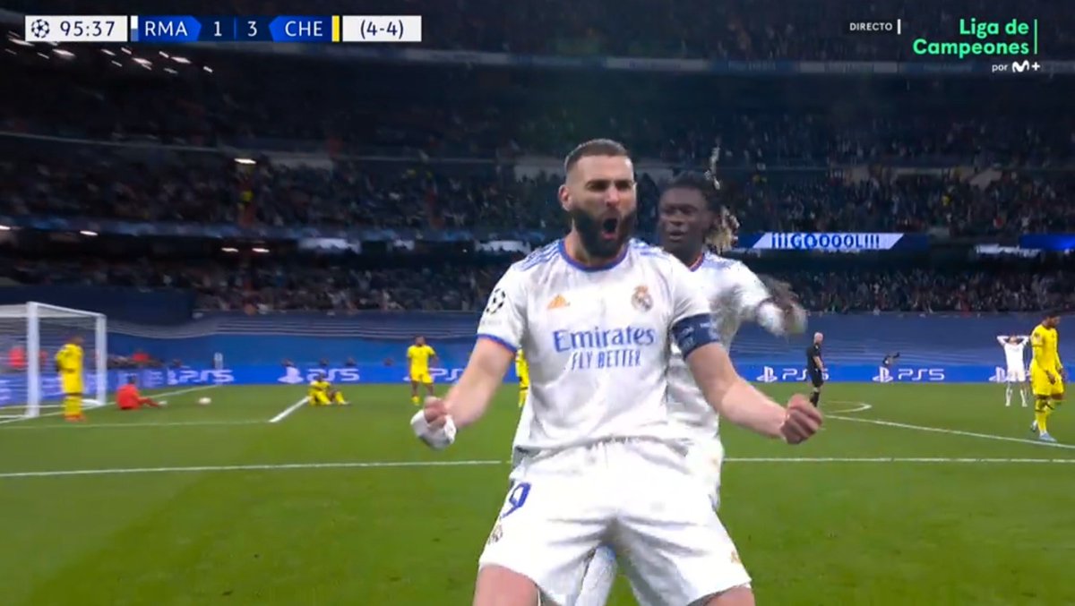 BeSoccerFR's tweet photo. 😳 LUI, TOUJOURS ET ENCORE LUI !

⚪️Servi par Vinicius, Karim #Benzema parvient à placer sa tête sur la gauche du but.

2⃣🆚3⃣ https://t.co/7Z1vL9AQyj