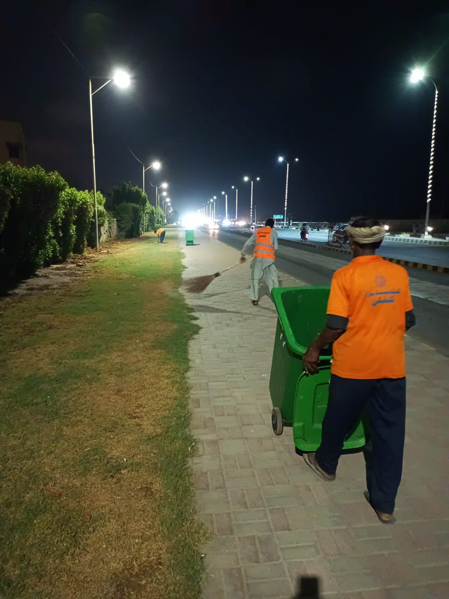 BoardClifton's tweet photo. Sweeping work at abdul sattar avenue Seaview Ph-V.
#Pakistan #Sindh #Karachi #DHAKarachi #Clifton #CBCEngingeering #CantonmentBoardClifton #CBC #cleangreencliftondha 
#cbcwork https://t.co/3KNvW9E4HT