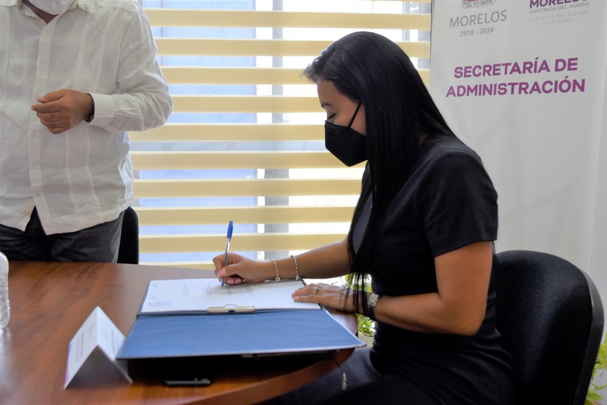 GobiernoMorelos's tweet photo. Celebra Secretaría de Administración firma de transmisión de propiedad de inmuebles en favor del @iebem 

•En las propiedades, actualmente están en funcionamiento ocho centros de trabajo en materia educativa
https://t.co/KDGyDLScc7 https://t.co/E5iK4O3x7a