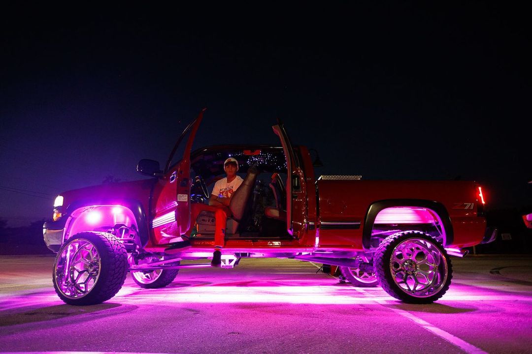 patrickmheaney's tweet photo. 🍎Miami vibes…🚚
@ChevyTrucks
Photography: Nate Perry @nateperryphoto
IG: https://t.co/24ZzWIzLPe
FB: https://t.co/575FXZxuBL
YouTube: https://t.co/J4lkC8d8hs
#patrickheaney #truck #chevysilverado #myride #bigtruck #nateperryphoto #miami #americanforce #photooftheday #fotodeldía https://t.co/YTfamHXQKQ