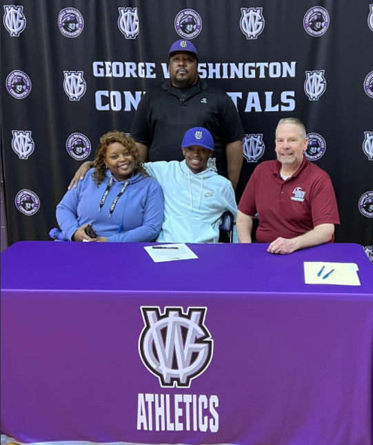 CCSJFootball's tweet photo. Welcome @CashClaijuan INDY➡️REGION 
#WeMakeMomsHappy #Team1 #Squad22 #MakesWaves https://t.co/sJ1M3sjnPJ