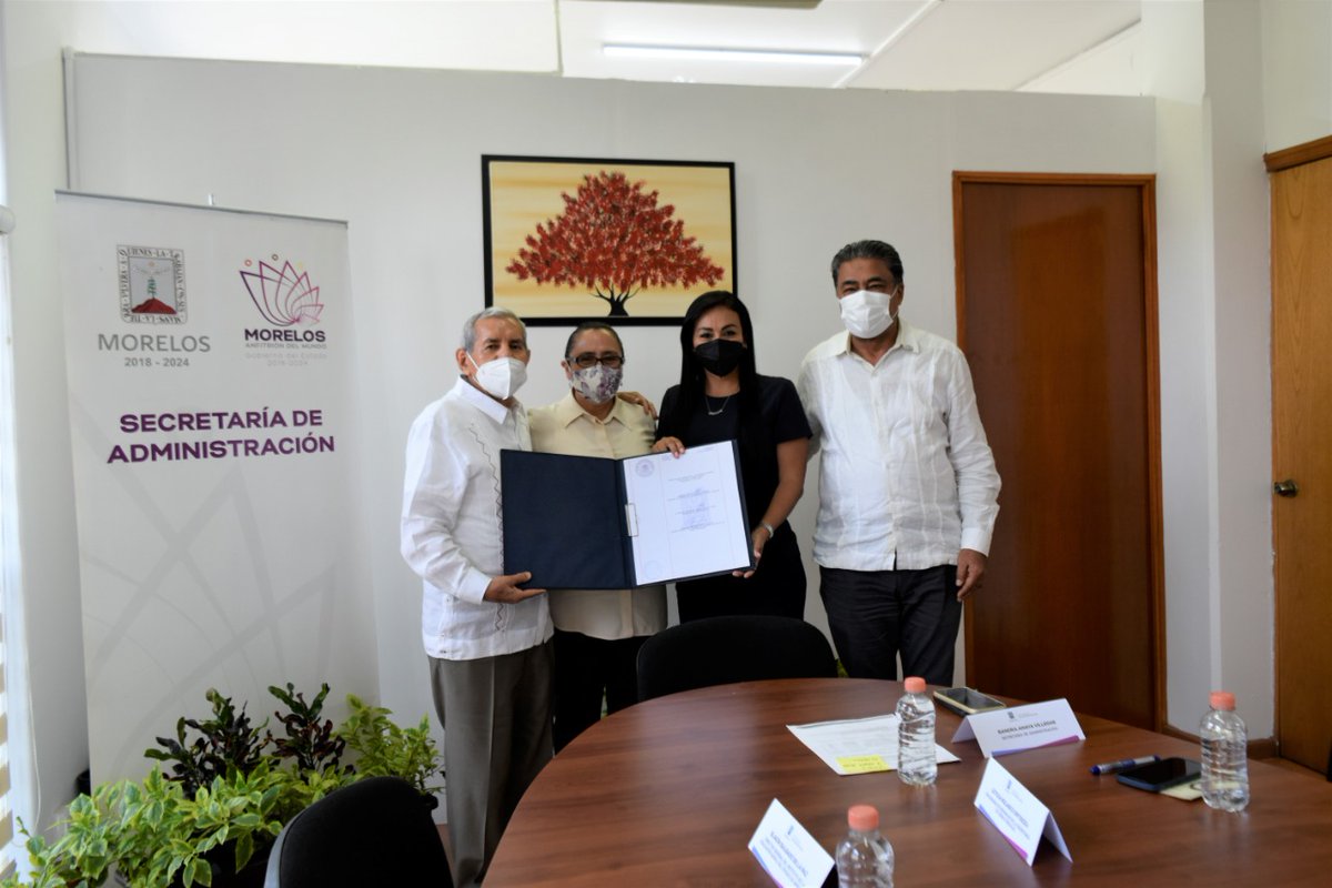 GobiernoMorelos's tweet photo. Celebra Secretaría de Administración firma de transmisión de propiedad de inmuebles en favor del @iebem 

•En las propiedades, actualmente están en funcionamiento ocho centros de trabajo en materia educativa
https://t.co/KDGyDLScc7 https://t.co/E5iK4O3x7a