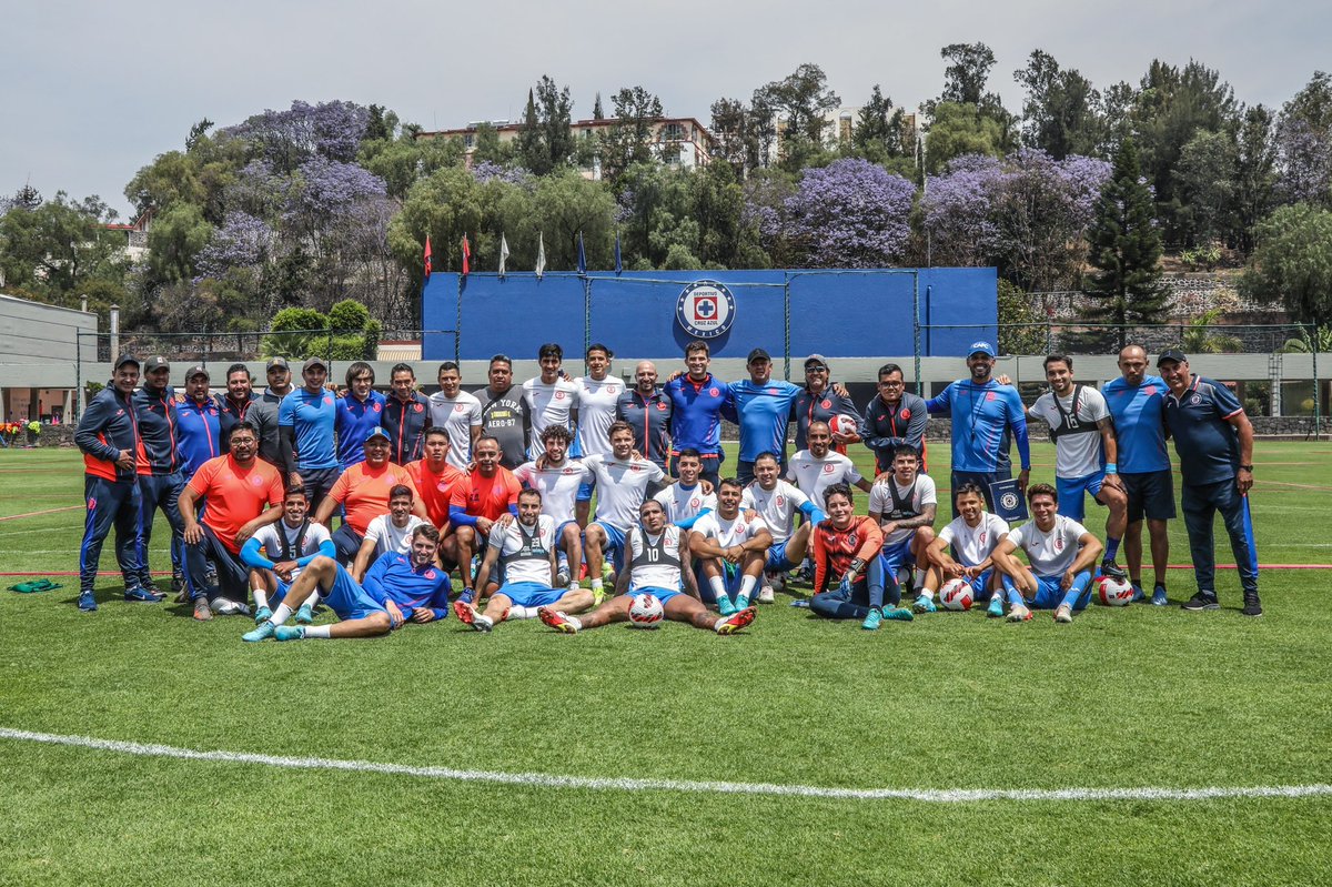 CruzAzul's tweet photo. Como ayer, como hoy y como mañana…

SIEMPRE JUNTOS 💙 https://t.co/Nu1BK6AiOo