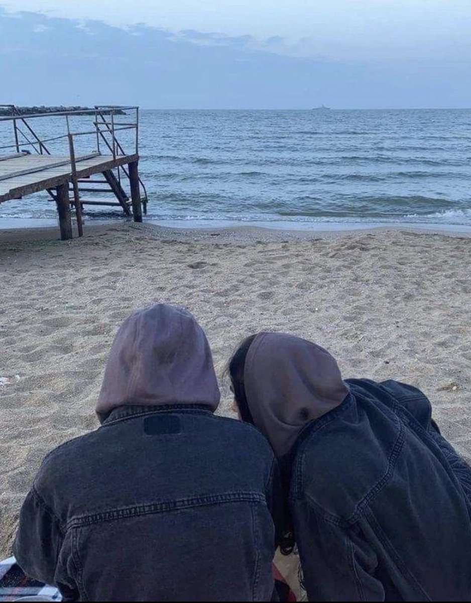 شاركيني الدنيا بحكاويها سانديني الخطوه في كل طريق ♥️♥️♥️🦋"