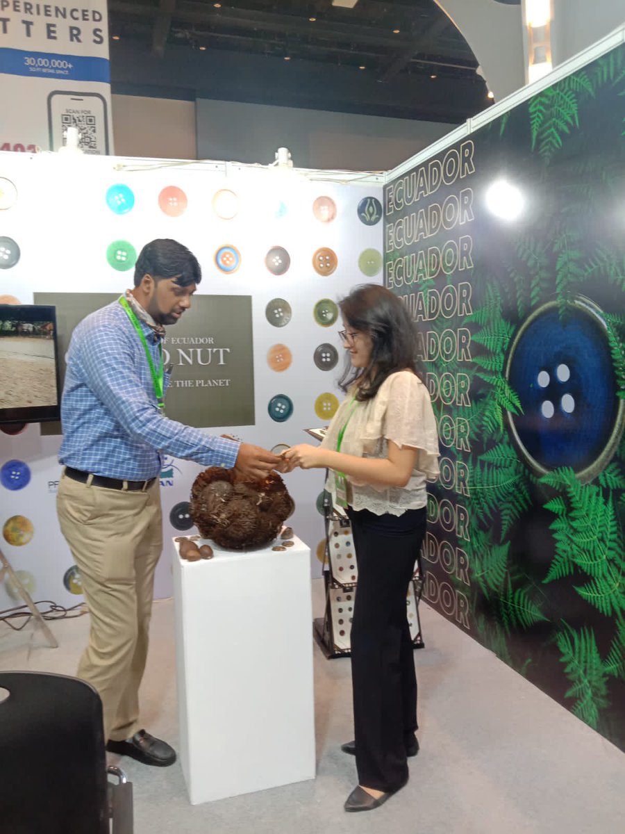 ProEcuador_'s tweet photo. Segundo día de participación en #FABShow 2022 en Mumbai. La tagua ecuatoriana, también llamada #NuezDeMarfil, atrae a importadores de la India y de otros países de Asia por considerarse un material amigable con el medioambiente y socialmente responsable para la industria de moda https://t.co/sX15wsqq65