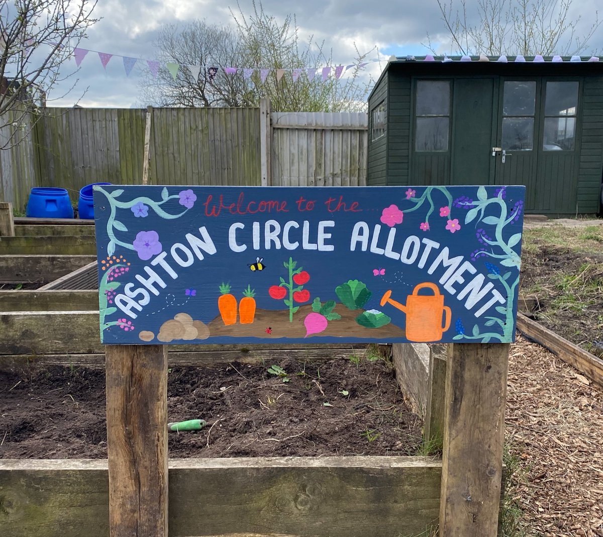 AshtonCircle_'s tweet photo. Today we opened the gates to our allotment!🌱 A couple of new members came down for a tour of the plot and to enjoy a cuppa, a piece of cake and some great conversations! ✨ If you had two hours a month to spend doing something you love, what would you do? 💭 #TwoHourClub https://t.co/jBeLPX3BJX