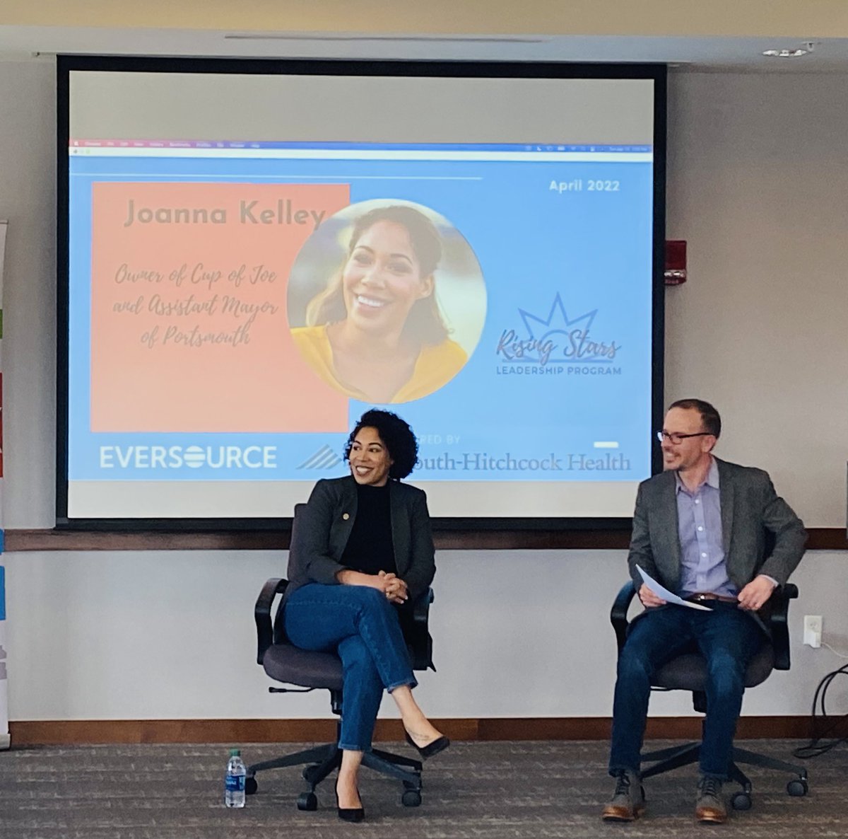 StayWorkPlay's tweet photo. Two snaps and a clap for Jo Kelley, owner of A Cup of Joe and Assistant Mayor of Portsmouth. We were so empowered by your resilience and confidence! 💯⭐️🎤⬇️
#risingstarsleadership https://t.co/eYKc4wK1zr