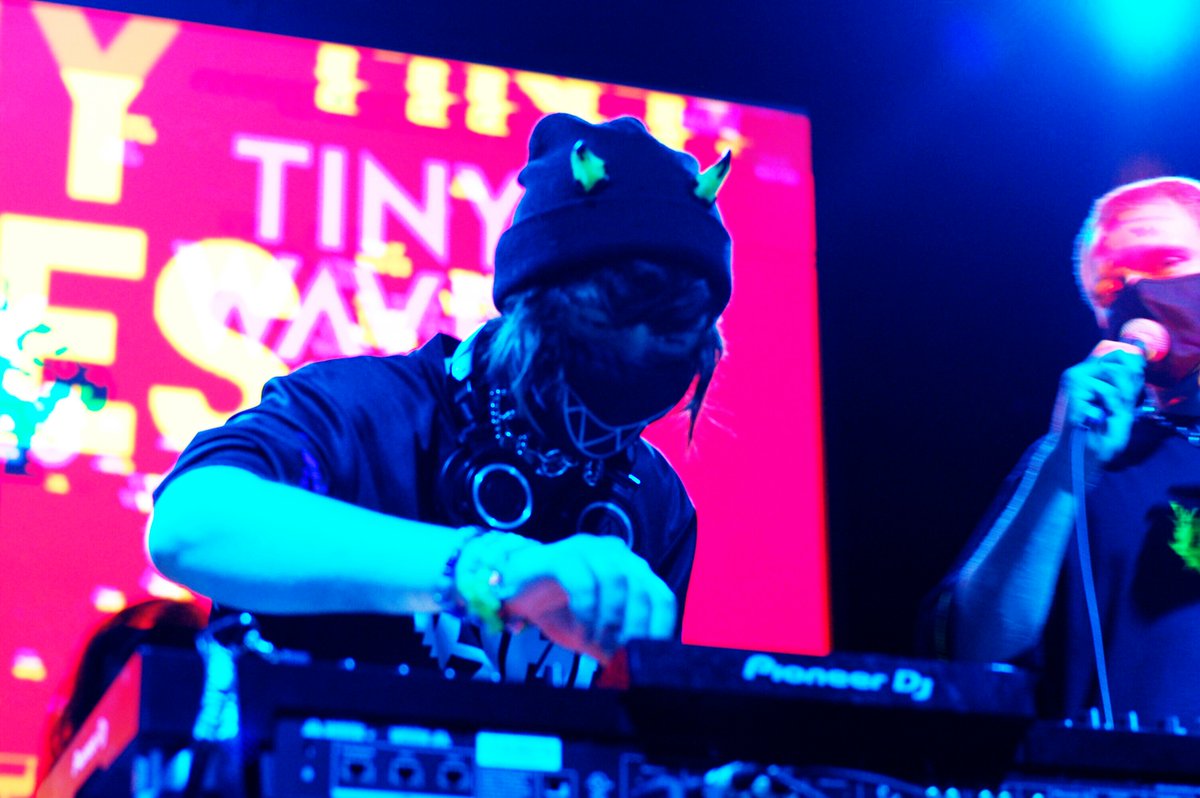 TNYWVS's tweet photo. We had such a blast opening for @anamanaguchi 🙌

📸 https://t.co/W3yDujcmEn

Photo gallery from the show is now available on our website and Facebook page!

Photo credit: @CicadaSix https://t.co/wvhFOou4Ys