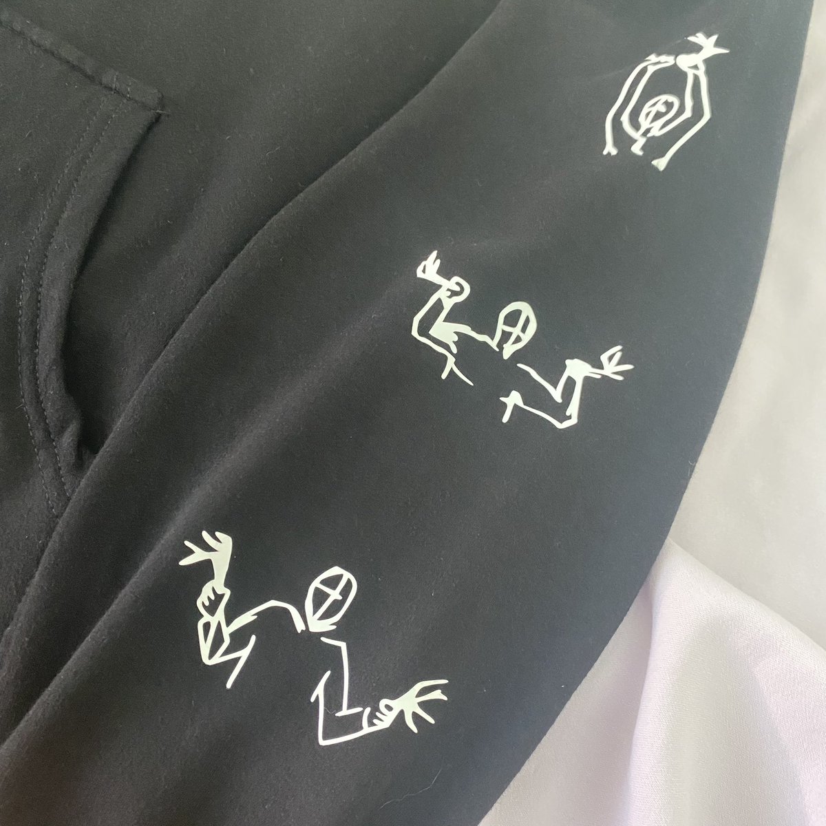 twoonpi's tweet photo. JOIN THE CLUB
.
.
.
.
@twentyonepilots rlly liked what u did with the outside mv, just took some inspo from that and reimagined my own. Does this count as clique art? Anyways love my new sweater :) https://t.co/V7uldaVlAK