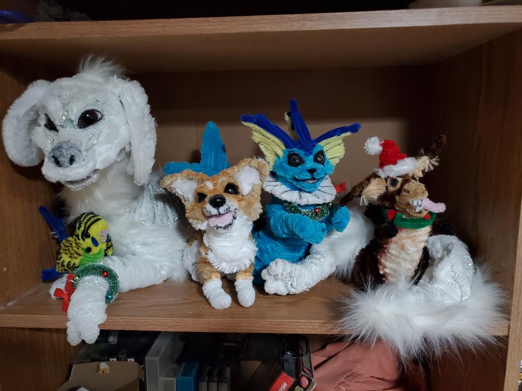 Spookowl2's tweet photo. @hibbary Here are some of my things. I do both traditional and digital but i feel i am so much better at traditional stuff. I also build sculptures out of pipecleaners cause i cant work a sewing machine without breaking it! Lol lol https://t.co/cnq4uZvTZE