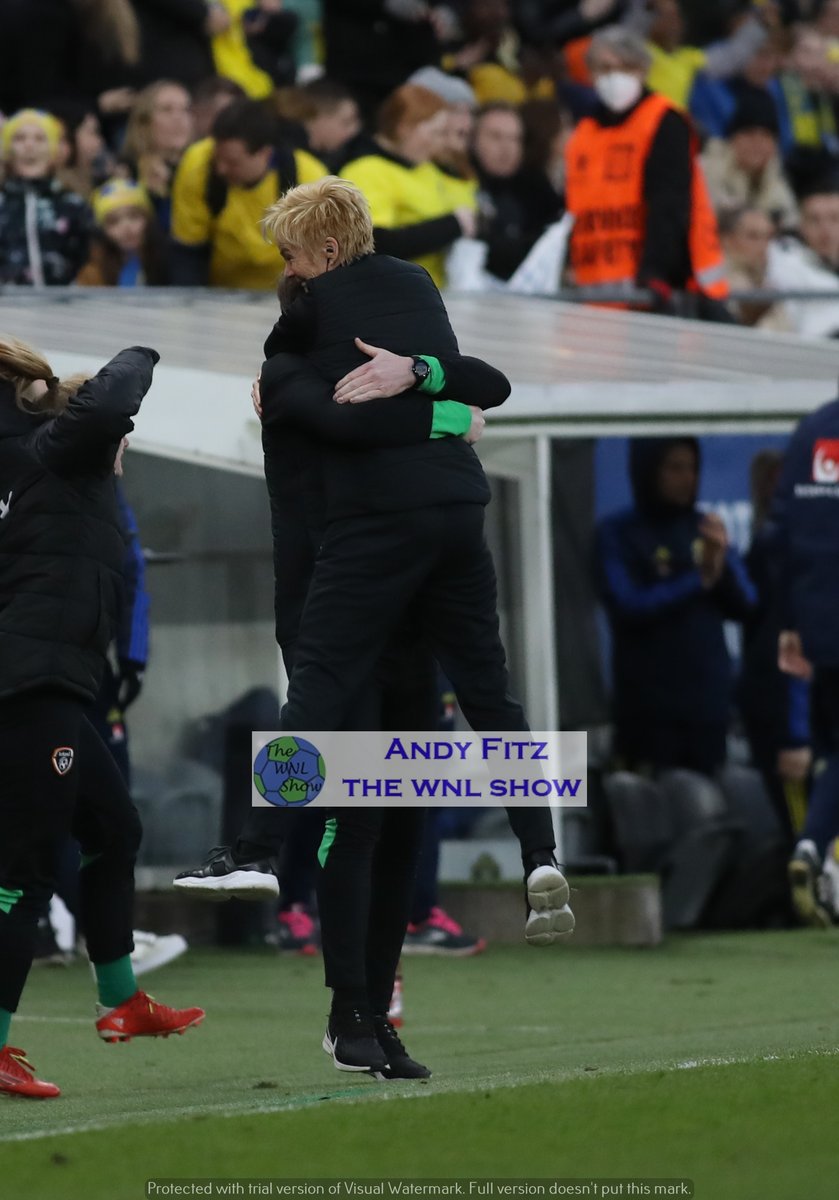 LetsTalkLOIW's tweet photo. 😍😍😍😍WE LOVE IT 😍😍😍😍
@Tom_Elmes and @verapauw celebrate @FAIreland fantastic performance in Gothenburg vs Sweden tonight
@SkyIreland #OUTBELIEVE #SWEIRL #COYGIG
📷 @fitzer_andy https://t.co/1s2schiZM4