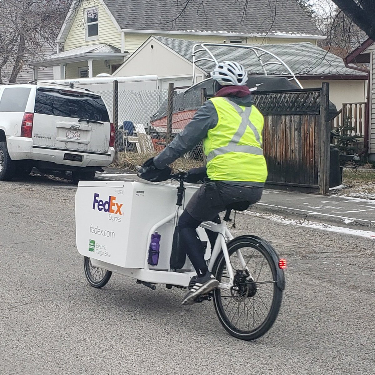 spotted: fedex #cargobike ripping through #bankview #yycbike #bikesmeanbusiness