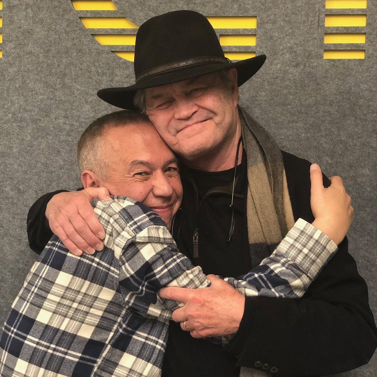 TheMickyDolenz1's tweet photo. Sad to hear our friend, Gilbert Gottfried, passed away today… He will be sorely missed.💔 #ripGilbertGottfried https://t.co/vvNXGkO2wu