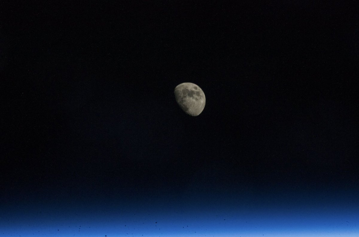 CommanderMLA's tweet photo. Goodnight Moon.
📸 @NASA https://t.co/ed5aTsRKq4