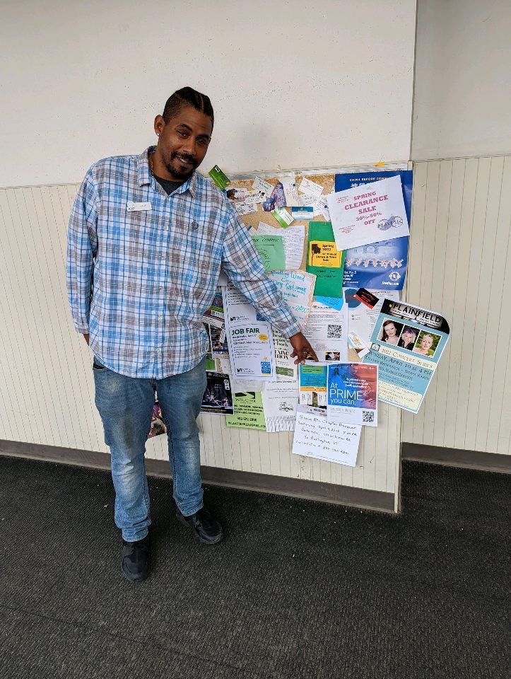VTSWAT's tweet photo. Jerry ASM for the Prime Montpelier store out here making the most of a slow day out Flyering local businesses to drive traffic in! @swat_east @NDixon121212 @TheRealOurNE @LillardDerick @keroninc @ncookson01 https://t.co/mvbhEeHX7p