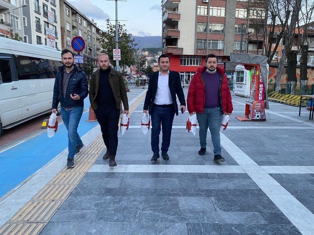 akgencdevrek's tweet photo. Telaş yok iftara 5 kala Ak Genç Devrek yanında... 😊
#AkGençDevrek
#iftara5kala 
@eyupkadirinan 
@avyusufibis 
@efedemirhann 
@Benhurozubek 
@serdardvlc https://t.co/PbVhZrwOXG
