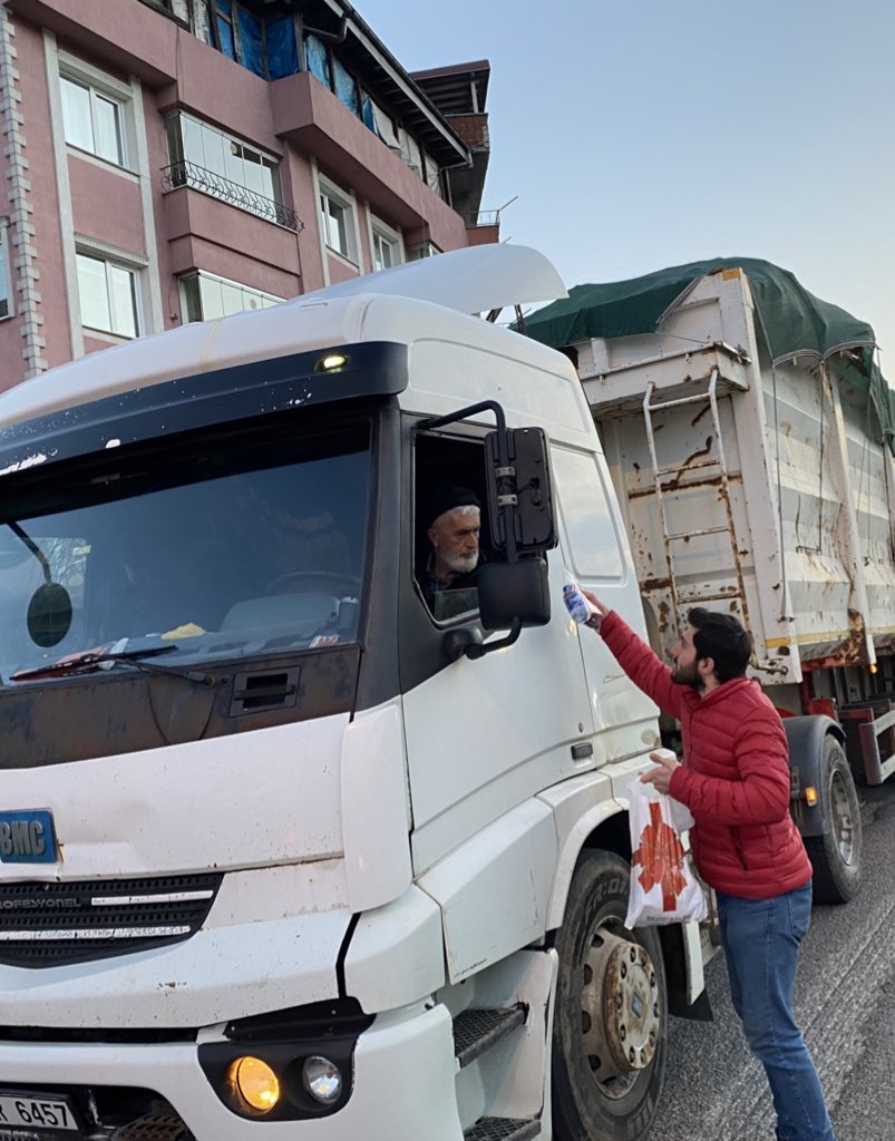 akgencdevrek's tweet photo. Telaş yok iftara 5 kala Ak Genç Devrek yanında... 😊
#AkGençDevrek
#iftara5kala 
@eyupkadirinan 
@avyusufibis 
@efedemirhann 
@Benhurozubek 
@serdardvlc https://t.co/PbVhZrwOXG