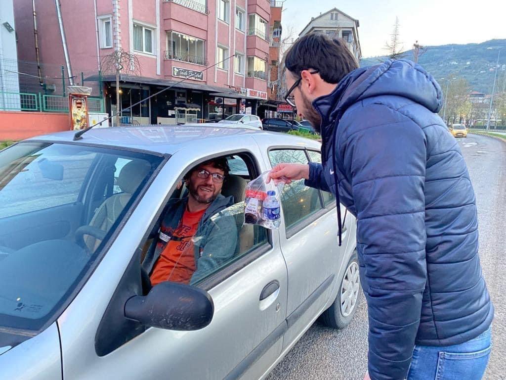 akgencdevrek's tweet photo. Telaş yok iftara 5 kala Ak Genç Devrek yanında... 😊
#AkGençDevrek
#iftara5kala 
@eyupkadirinan 
@avyusufibis 
@efedemirhann 
@Benhurozubek 
@serdardvlc https://t.co/PbVhZrwOXG