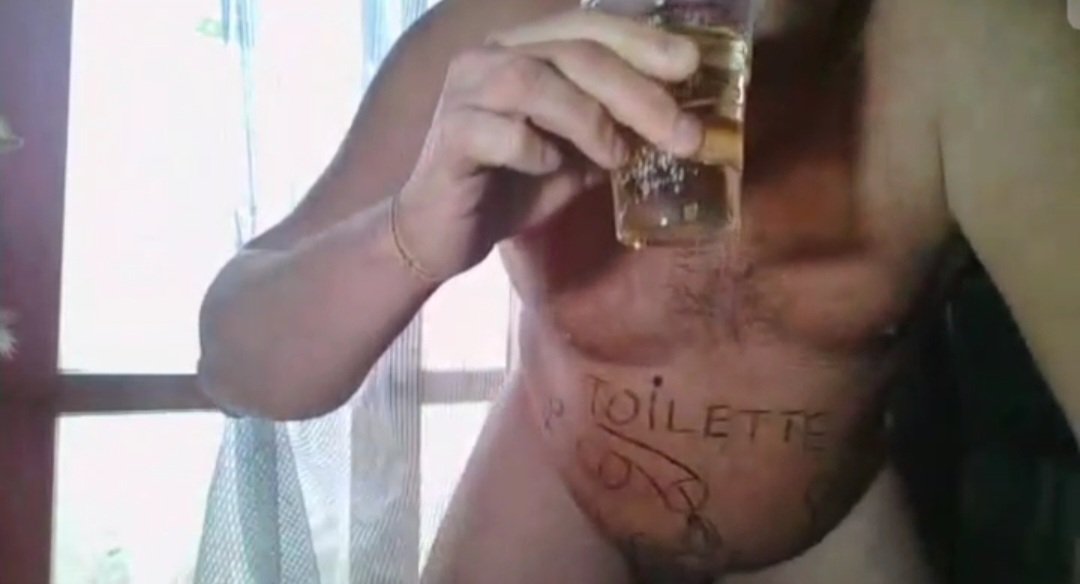 MissDiavoli's tweet photo. It's a laugh every day about this pathetic pindick!! @slavepaul84
He drinks today 4 cups of his own piss for us!
Bit of gagging in between..haha 🤣 tomorrow we go for the 6 cups! 

#Humiliation #skype #Pathetic #piggy #toiletslave https://t.co/IrzUSQskAa
