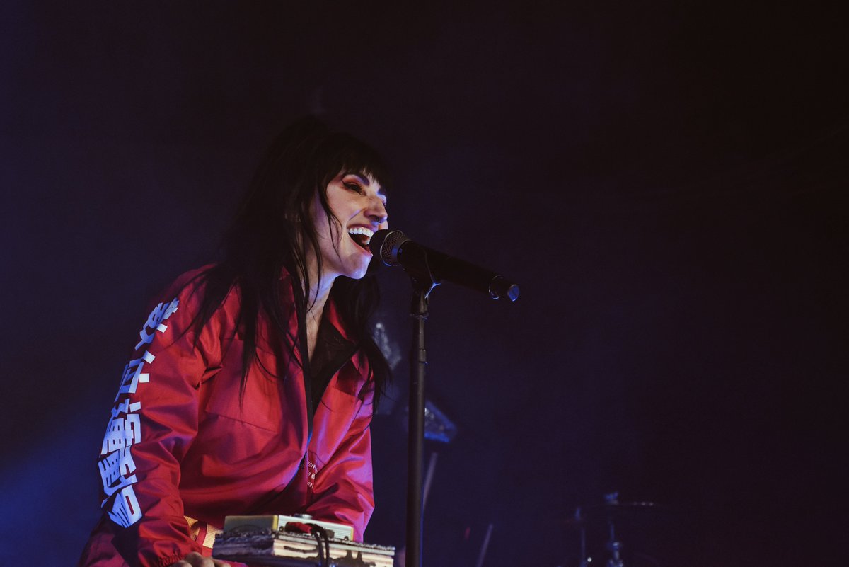 softsoundpress's tweet photo. PHOTO GALLERY: @lights played Seattle on April 4 and @ezkenz witnessed it from the photo pit! 📸 We've got photos, a review, and... ~okay okay~ we'll let you check it out for yourself: https://t.co/tMtPcV3pxx https://t.co/1tnJx9qTM2