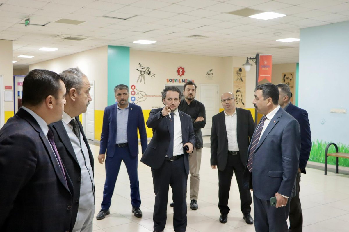 İzmir Birikim Kolejinde bir iftardan ötesi…Birikim Okulları yöneticisi M. Halit Korkusuz ve İzmir Şubesinden Fatih Yılmaz’a verimli bir akşam programı dolayısıyla teşekkürler…