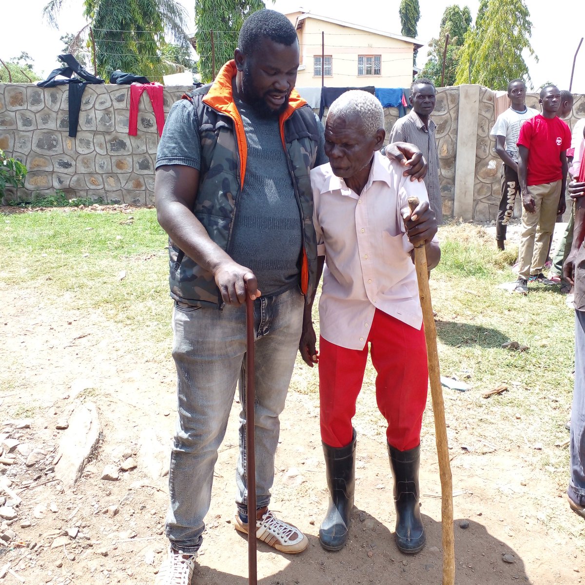 otienozab's tweet photo. The peoples interest must always come first.

#kondelemwadwaro✅
#obungu5fresh✅
#rayierthe3rd✅
#kaziianze https://t.co/zSQvCSh4Mt