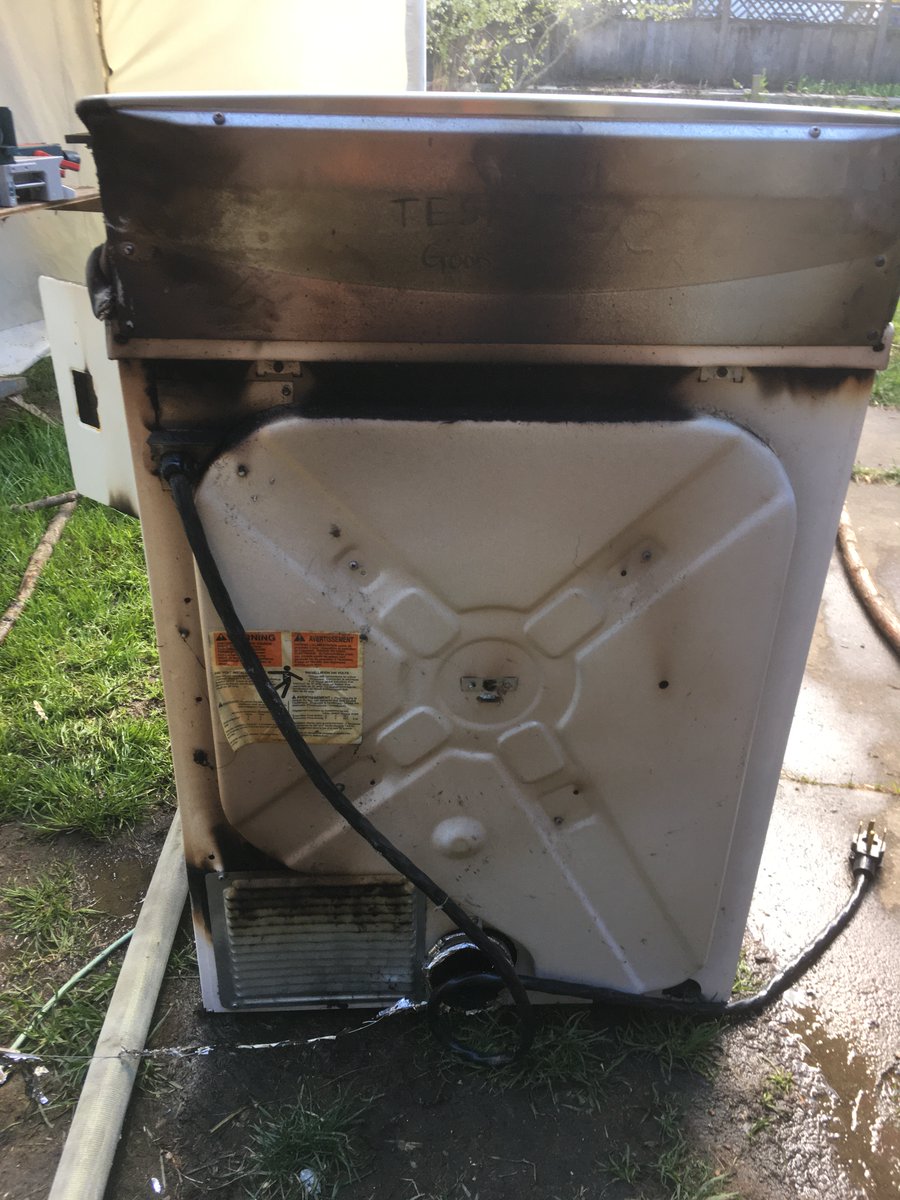 SaanichFire's tweet photo. Yesterday our #Saanich fire fighters extinguished a dryer fire๐ฅ within a home. Don't let this happen to you! Regularly clean your lint catcher & exhaust hose. If your dryer is making sounds that aren't normal have it looked at by a professional before its too late.
#lintfree https://t.co/JalvqZbxcl