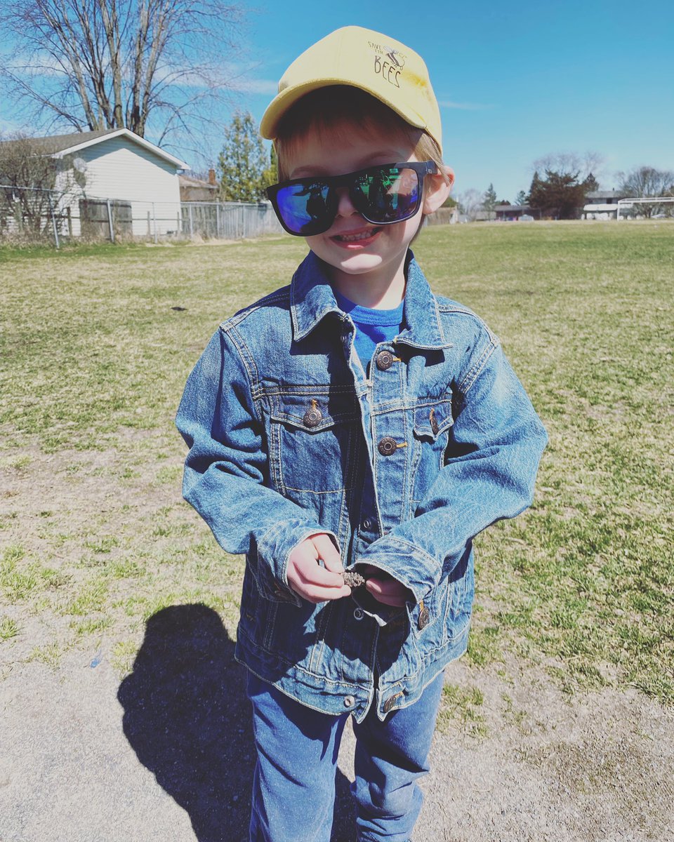Parkdale73's tweet photo. My futureโs so bright! #gottawearmyshades #welovespring #outdoorplay https://t.co/aW1rK43LgR
