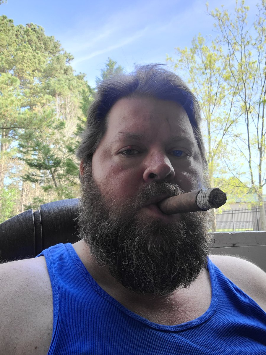 Andyolsen77's tweet photo. #dayover#cigartime https://t.co/L12reKhEGR