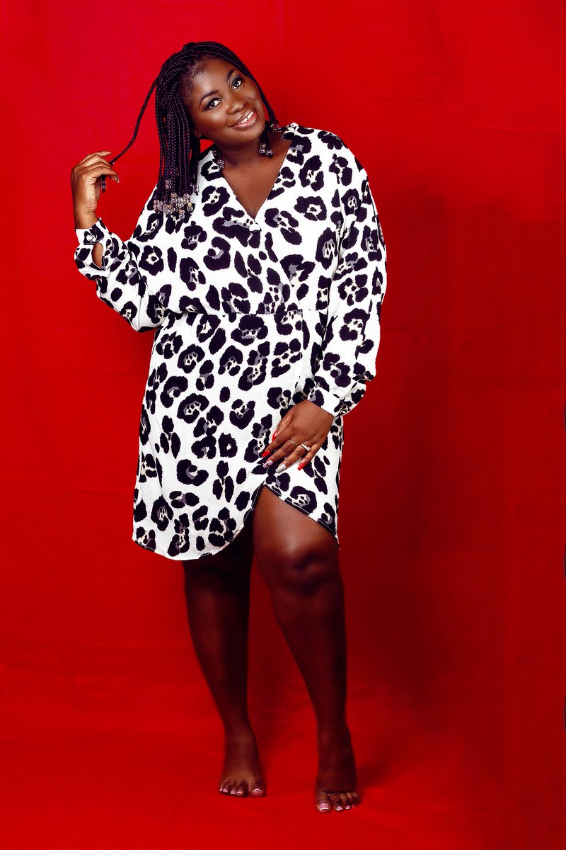 FredyPhoto's tweet photo. SHOOTING ANNIVERSAIRE🎊 

Joyeux anniversaire 🥳🎈🎉🎊🎁 à la belle  *Claude Marva*

Faites vous plaisir,🤩 vous le méritez bien!😌 

Offrez vous une belle séance photo souvenir de votre anniversaire🎁 réservation :
+24165747897

Photographe : fredyboupendzamoudoki https://t.co/EupdMNGFx4