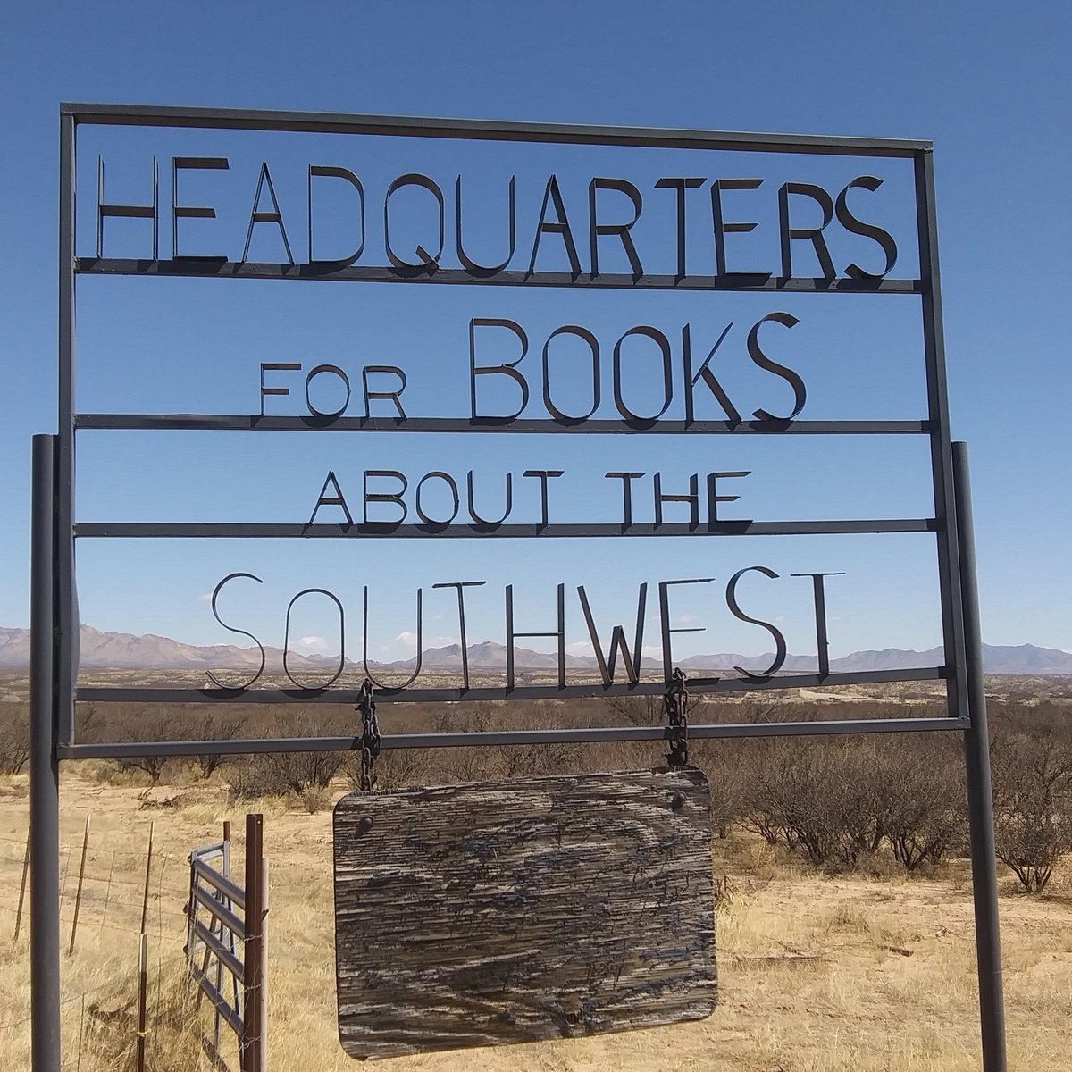 Explore_Cochise's tweet photo. "Headquarters of Books on the Southwest," Singing Wind Bookshop has been in operation since 1975. All books are new and cover subjects including southwest Indians, plants, birds, archaeology, hiking, biking, and so much more! Call 520-586-2425 for an appt. #MyCochiseAdventure https://t.co/5MO1r1XfqO