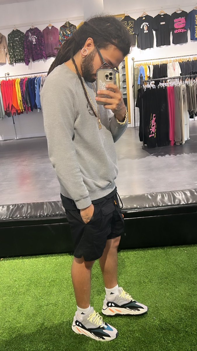 AyoStfuSon's tweet image. Kozy Shit today. #waverunners #yeezy #sneakerhead
