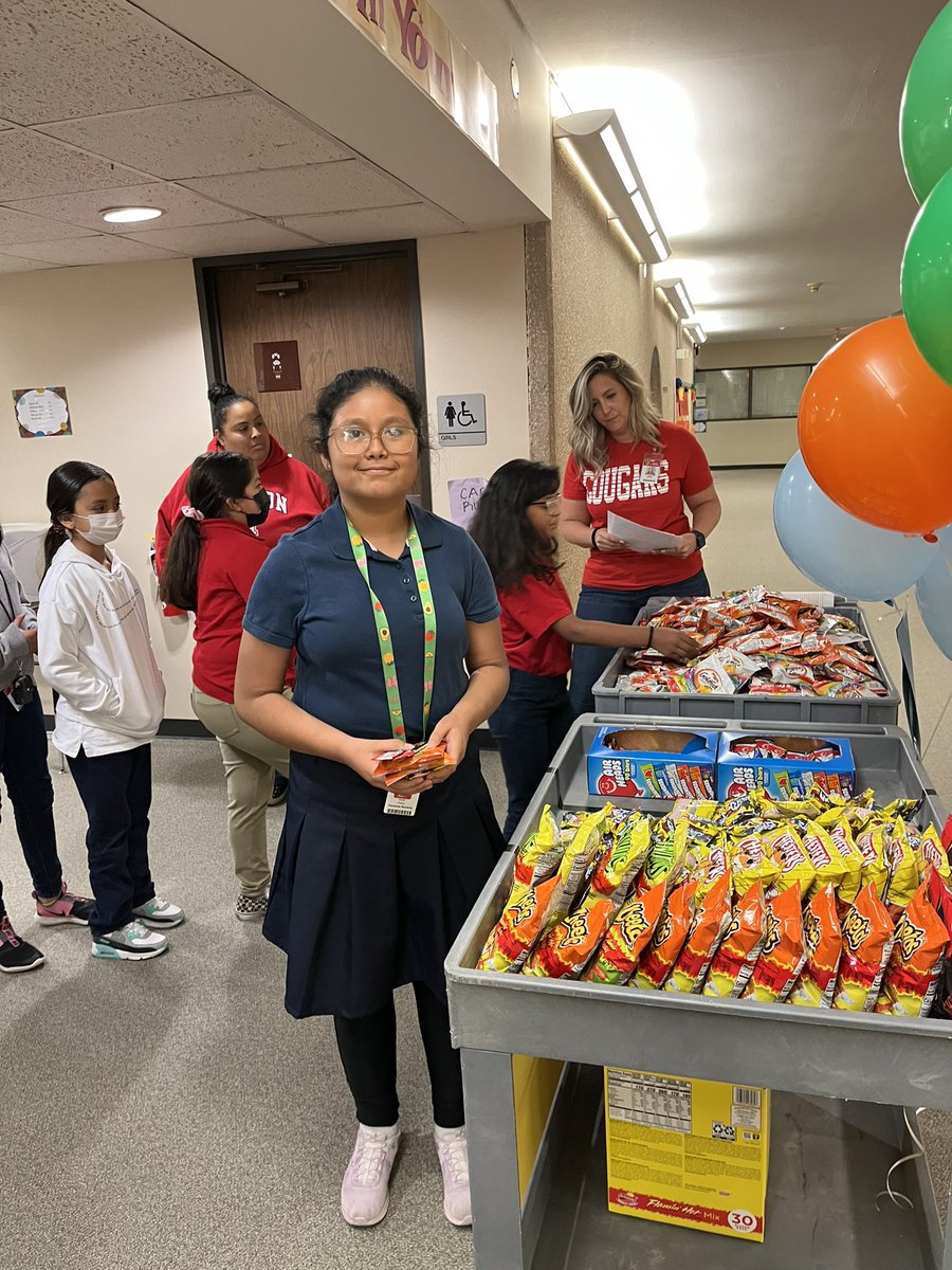 The Interim Assessment Cart (the party on wheels) visited our 3rd & 4th grade students to celebrate their incredible growth in math and reading! We’re SO proud of our @KennedyCougs 🎉🎈🥳@AliefISD #cougslevelup