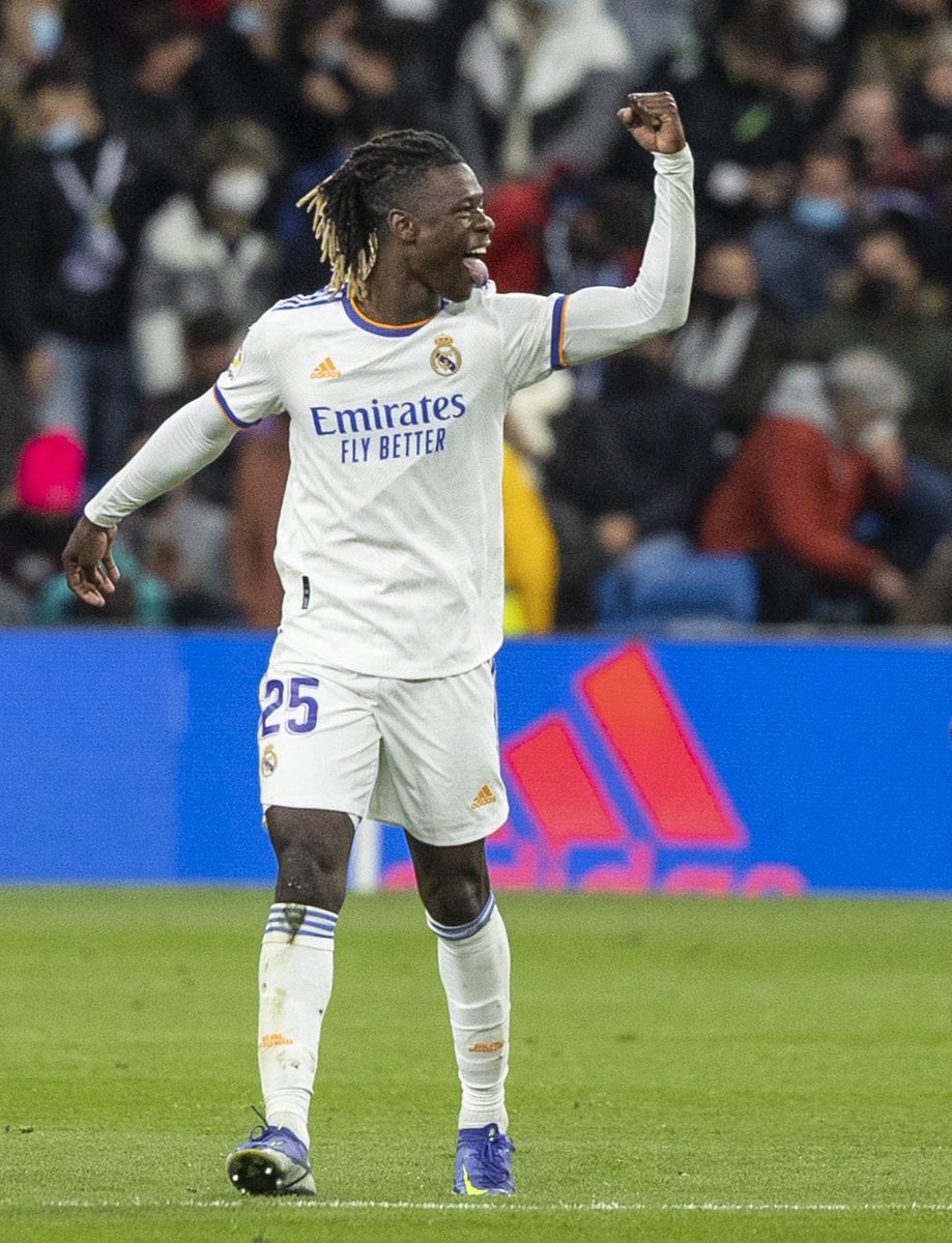 19 añitos y como cambio el partido. EDUARDO CAMAVINGA SEÑORES.