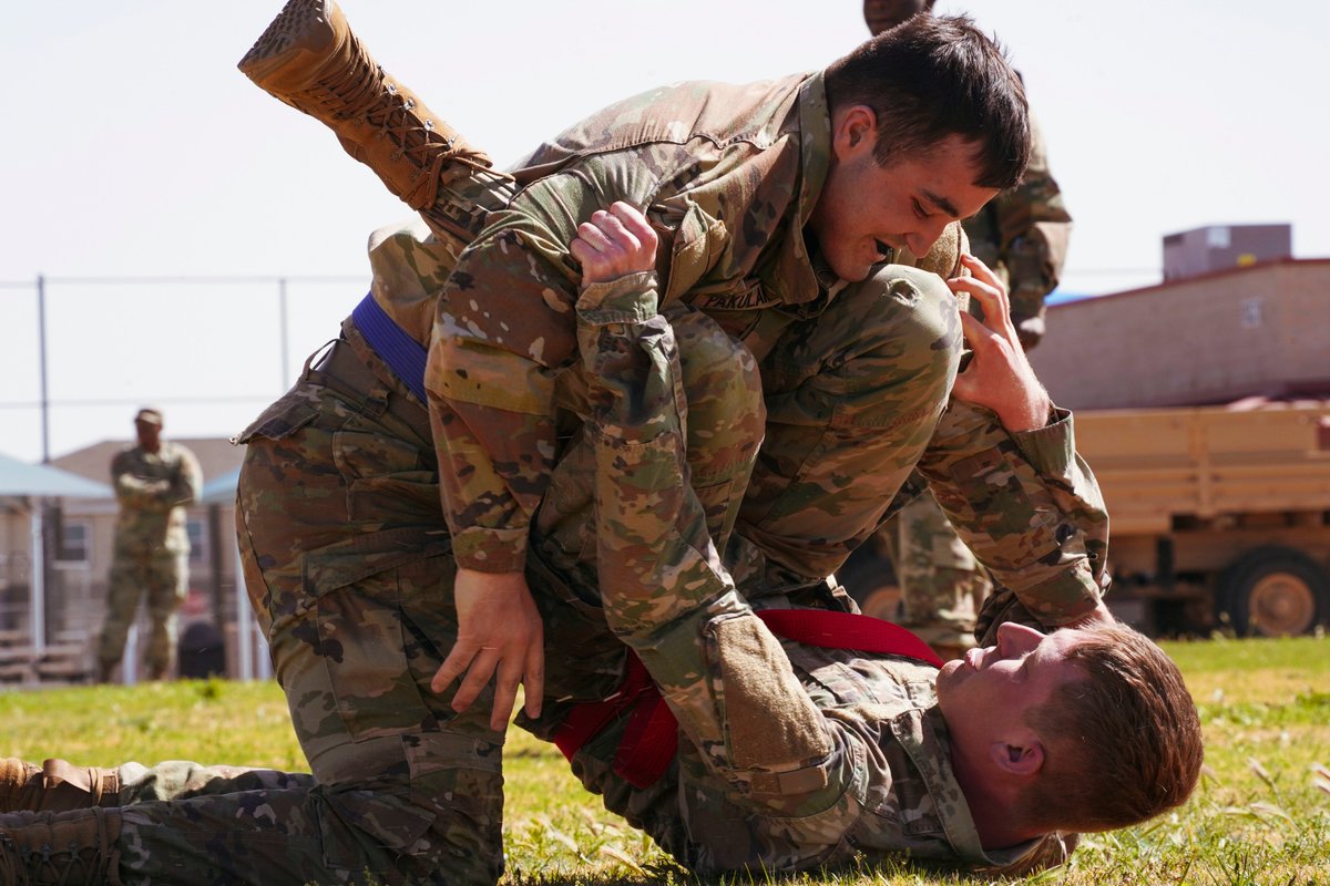 MRC_West's tweet photo. 60+ candidates battle their way closer toward being the “best” during the Regional Health Command-Central Best Leader Competition, in Fort Bliss, Texas, April 10, 2022.
https://t.co/tu1Sh8Ei7F

#RHCCBLC #RHCCBestLeader #Readiness 
#PeopleFirst https://t.co/eqOHXvrPle