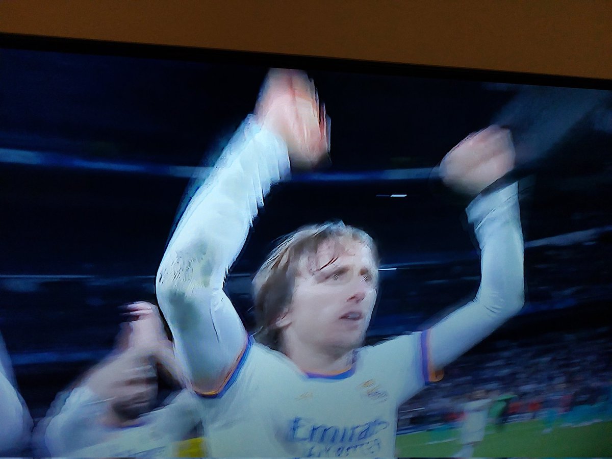 realmadridnl2's tweet photo. Fuckin hell....56 years older tonight! #Thatpass #HalaMadrid https://t.co/bi8uvynayV