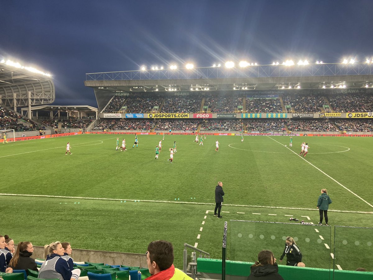 _CaraTaylor's tweet photo. Amazing effort from the @IrishFA women tonight and such an atmosphere in the stadium 👏🏼 https://t.co/9hf7pvVLrF