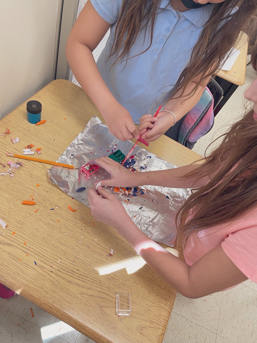 MsAlabbas_'s tweet photo. Easy and fun little activity for science! 

Grade 4s modelled the rock cycle using crayons! 

#Science #RocksandMinerals https://t.co/Ev95owYDXU
