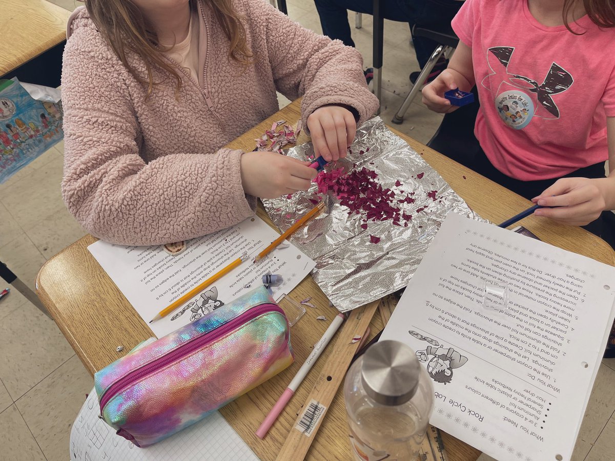 MsAlabbas_'s tweet photo. Easy and fun little activity for science! 

Grade 4s modelled the rock cycle using crayons! 

#Science #RocksandMinerals https://t.co/Ev95owYDXU