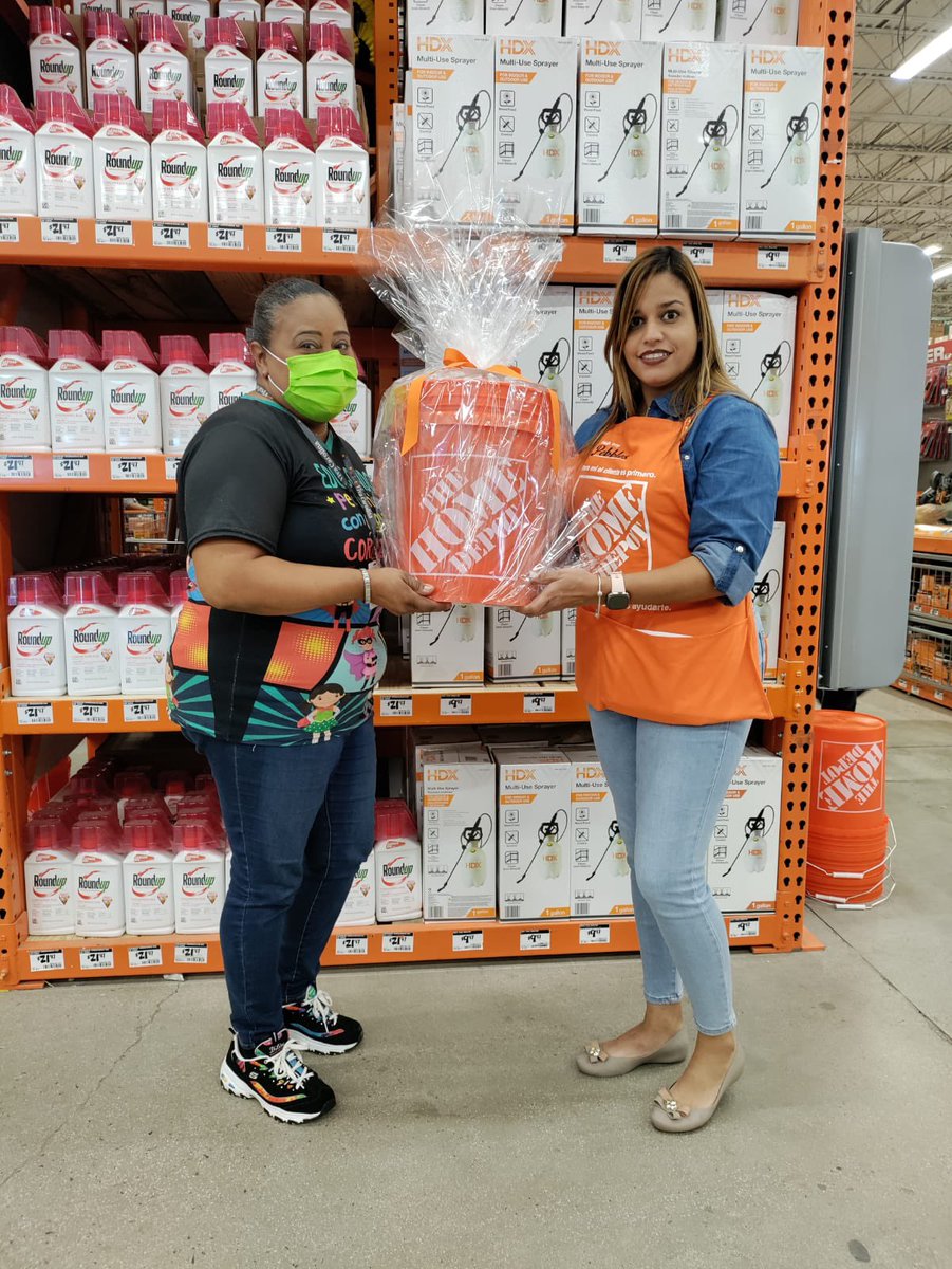 JenniferPR02's tweet photo. 🌟Today our Workshop Team does the right thing, providing workshops to guide and develop our children and future customers with a new adventure🚀 #Store6402 #WorkshopTeam #givingbacktocommunity @belmaryvelazque @colon_wil @Alberto6402 @samueltorrespr @dannybasket @Pebbles61810659 https://t.co/HnfM3S9FZx