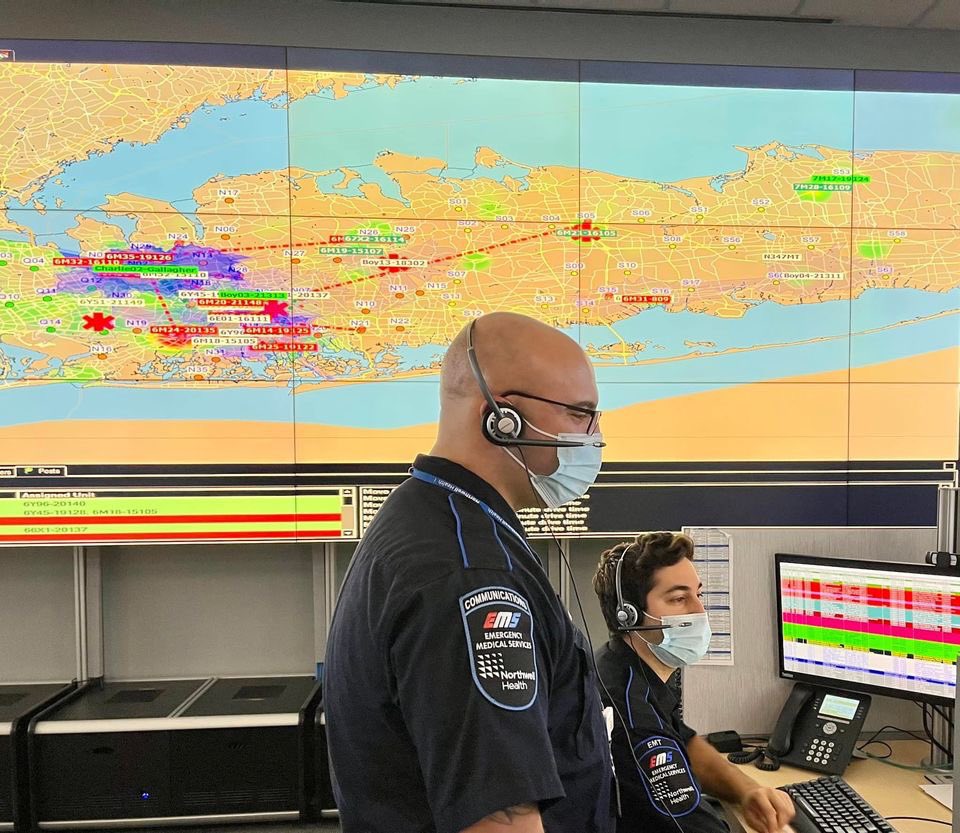 NorthwellCEMS's tweet photo. Telecommunicators are the first, first responders in a crisis. Our nationally accredited CEMS Communications team is ready to answer the call for help 24/7/365. Thank you for keeping us all safe! Happy National Public Safety #TelecommunicatorsWeek #npstw2022 https://t.co/ATie5IlKUv
