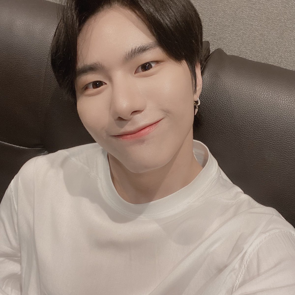 VieGoId's tweet photo. ¡  🗝️  𓂃⠀  #Xandre🍯 :  ᥙρdᥲtᥱ⠀\  on⠀[⠀#𝙴𝚊𝚍𝚕𝚢𝚗𝐃𝐁 * 🗯 ]

¿El puchero? Es porque no aguanto las ganas de #𝓓𝘢𝘯𝘤𝘦𝔻𝕦𝕞𝕓𝔻𝕦𝕞𝕓 hasta que me duelan las patas pues una princesa debuta el día de hoy y yo estoy listo para celebrar a lo grande ¡Felicidades! https://t.co/kyxkF1F467