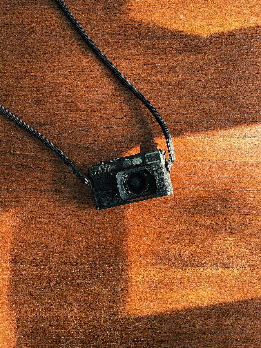 leegicas's tweet photo. the camera              the photo https://t.co/wgRmWKSUw5